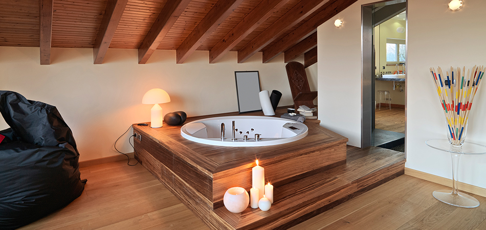 Small jacuzzi-style tub ideal for bathroom remodels - Turnkey Bathtubs
