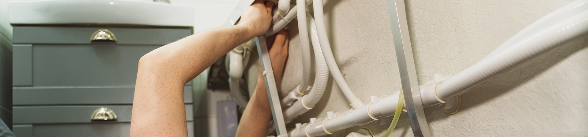 Repairing Pipes - Turnkey Bathtubs