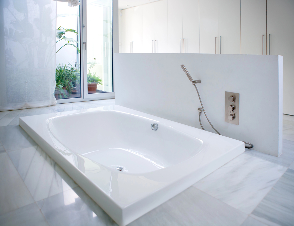Modern bathtub design showcasing fiberglass options - Turnkey Bathtubs