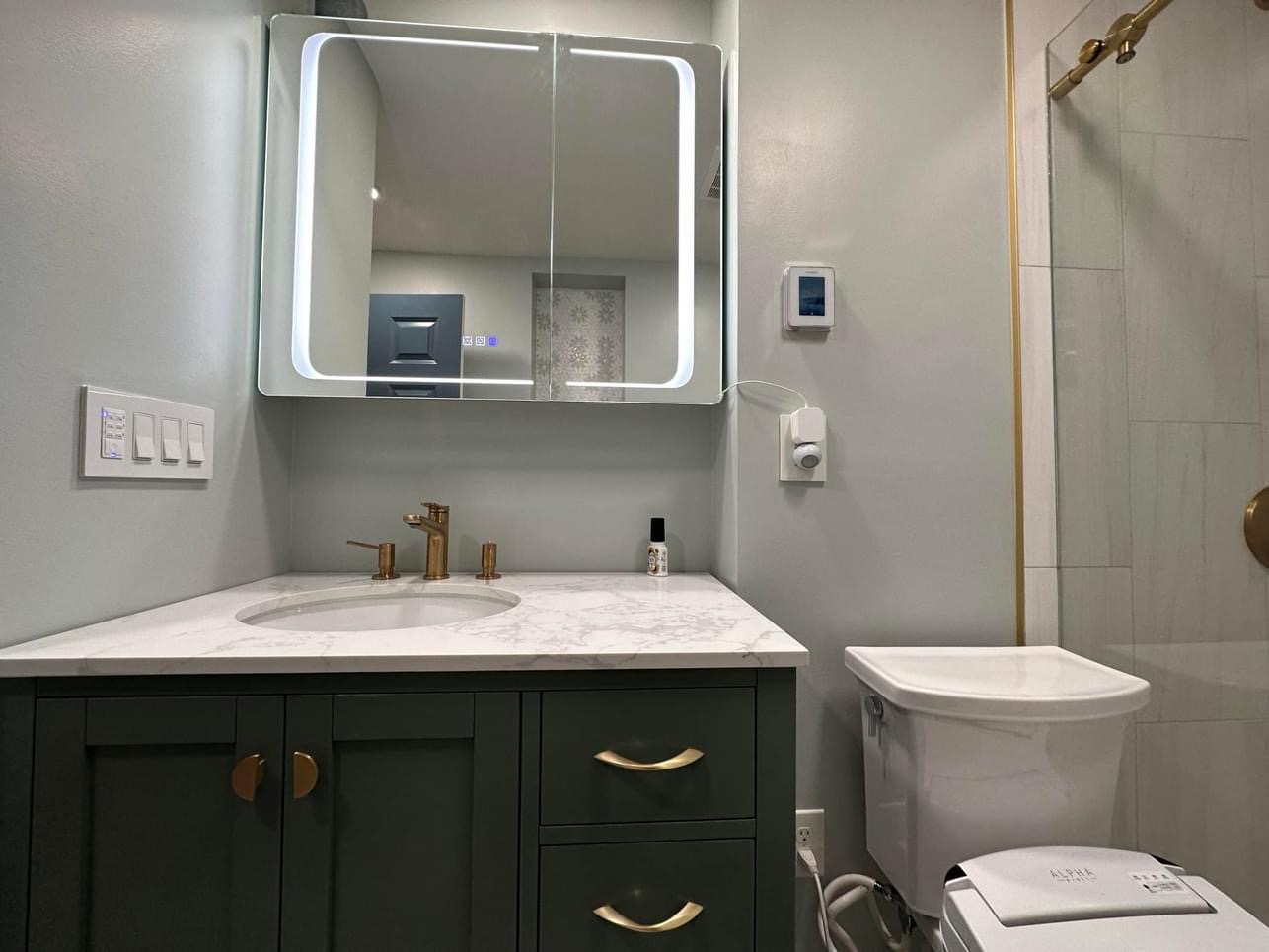 Classic bathroom design with vanity cabinet - vintage styling