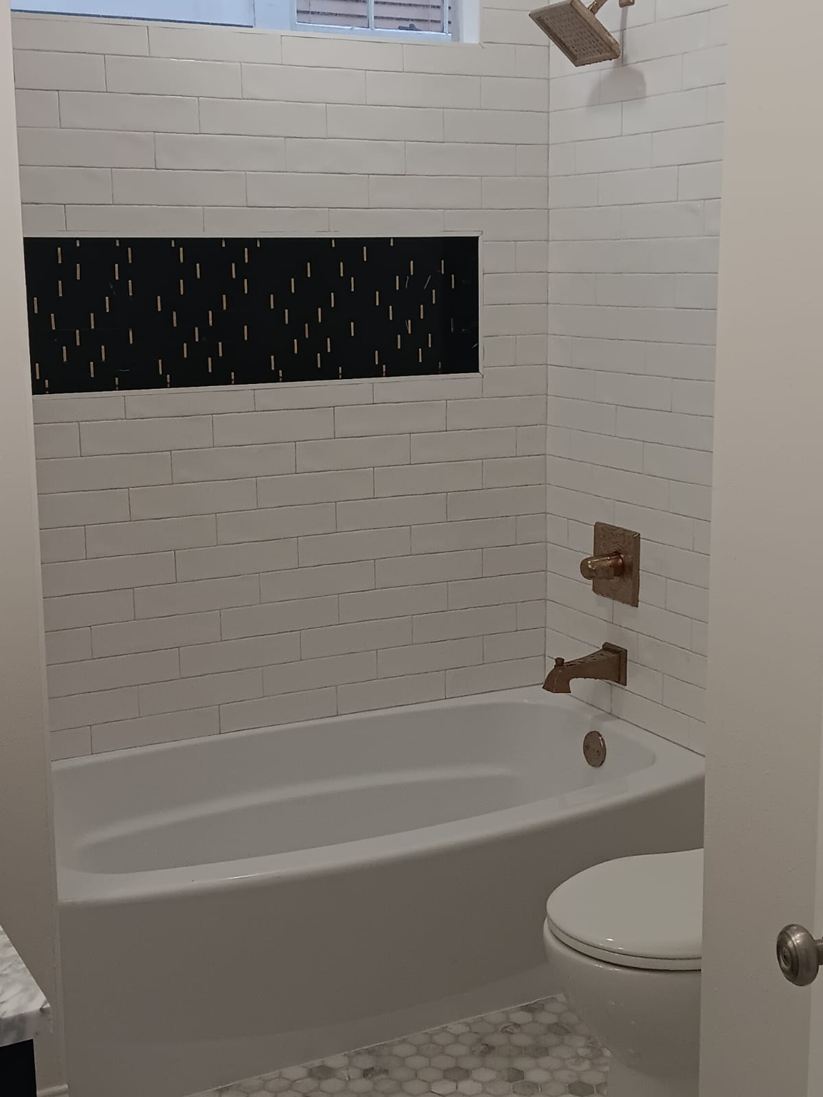 Compact bathtub perfect for small New Orleans bathrooms - Turnkey Bathtubs
